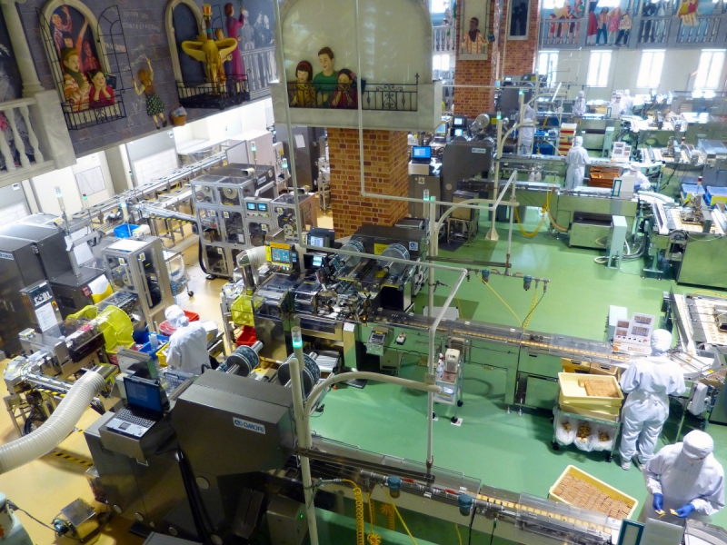 chocolaterie-NICE-min_japan_sapporo_chocolate_factory_label_packaging_cookie_machine_operators-961509